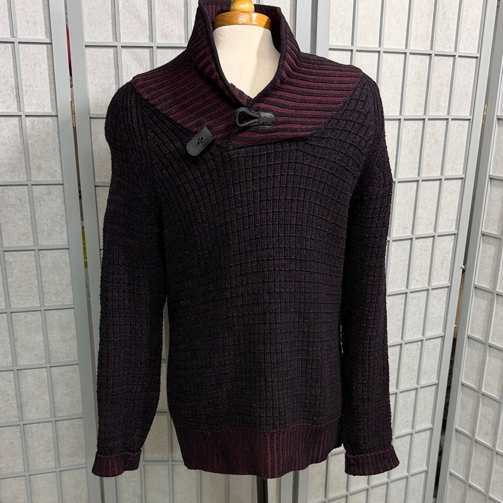 H&M Men's Textured Turtleneck Sweater in Black and Burgundy